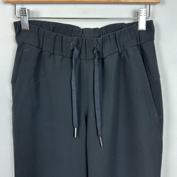 Lululemon On The Fly Crop *Woven 23" Black Sz 2 - Picture 7 of 12